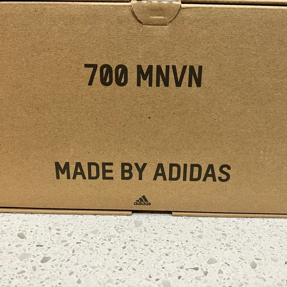 BRAND NEW Yeezy Boost 700 MVN - Picture 2 of 6